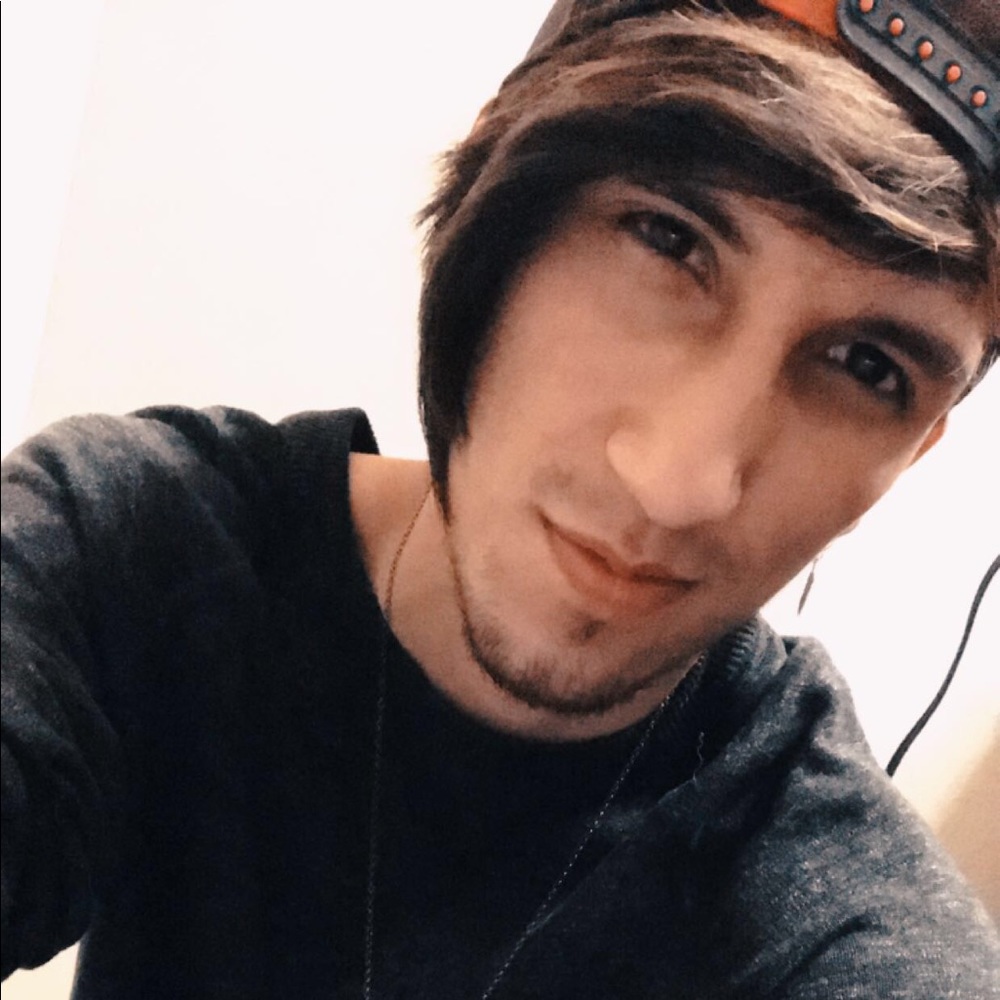 Meet your Posher, Devin